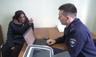 Мошенники всегда были и, скорее всего, будут всегда. Меня больше удивляют люди, которые в 2023 году несут деньги всяким "ясновидящим", "потомственным гадалкам" и прочим "Вангам"..  Хотя, если по ТВ показывают битвы экстрасенсов, а правительство обеими руками помогает засилью религиозного бреда в стране строя церкви и мечети повсеместно, то и удивляться нечему. Правы были коммунисты, разоблачая шарлатанов, и заставляя религиозные объединения - платить налоги.  Регистрируйте ООО, как фокусники,  вводите официальные прейскуранты "Мы вас разыграем, как будто разговариваем от имени вашей усопшей бабушки, но за  это с вас 5000 рублей", платите налоги с прибыли и тогда работайте, на общих основаниях как иллюзионисты в цирке. 
Хотите сказать что вы ясновидящие? Ок, всех в карцер, а следователь пишет у себя на бумажке цифро-буквенную последовательность и прячет в стол, после чего, все пророки, колдуны и прочие фанаты Гарри Поттера, не выходя из камеры - могу попробовать отгадать  эту комбинацию с 2-х попыток.. Не справились? Значит - мошенники, компенсация ущерба потерпевшим + штраф + статья  и "до свидания, увидимся лет через 5 когда вы выйдите из трудового лагеря".