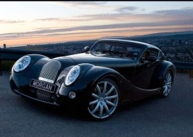 Видишь капот длинный? Вот поэтому aero а не Pagani обслуживать легче