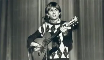 такое ощущение что он тогда пел про "плот"