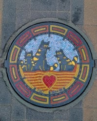 Ну таки у нас в городочке тоже люки распрекрасные.