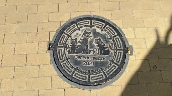 Ну таки у нас в городочке тоже люки распрекрасные.
