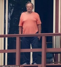 До и после макияжа дядьки в возрасте))))