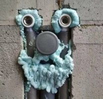 А тут что не так? Подготовленно под штукатурку, плитку, всё даже профессионально. Даже в изоляции. После раковину повесят и будет просто класс.