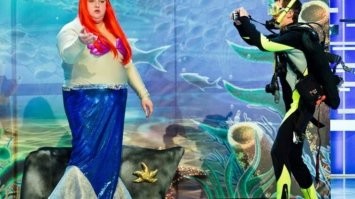 Жопастая русалка ошарашила жителей Италии