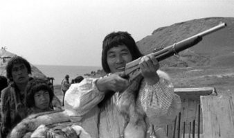 Я его жену видел в фильме "Начальник Чукотки"