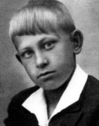 Молодой Евстигнеев.