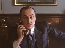 а не был ли моряк в бахилах ?