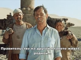 У французов своя атмосфера: устраивают масштабные побоища, жгут полицейских и чучело Макрона