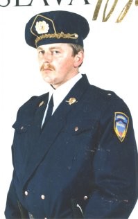 Менты считаются?
1990
Правда в окончательном варианте из-за других материалов форма не совсем похожа

Ну а так:

В 1962 году Зайцев создал свою первую коллекцию детской одежды, которая была представлена на Международной выставке в Нью-Йорке. Впервые его работы были высоко оценены и получили признание на мировых подиумах.

В 1963 году Вячеслав Зайцев создал свою первую коллекцию женской одежды. Его творческий поиск и эксперименты с тканями, фасонами и цветовыми решениями стали известны во всем мире. В 1971 году он открыл свой собственный дом моды и стал лидером среди российских дизайнеров.

Зайцев стал первым советским дизайнером, который был приглашен на Неделю моды в Париже. В 1980 году он получил международное признание за свои работы и был удостоен звания "Король русской моды", став тем, кто одевал самых влиятельных артистов страны.  

Надеюсь, года 1962-1980 что-то говорят?