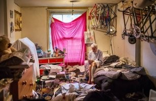 Очень сильно "на любителя" вещи... Я б назвал  это старым хламом, но если людям нравится - что ж. Тут главное поймать эту еле заметную грань, между "изысканным" вкусом к антиквариату и болезненным накопительством мусора.