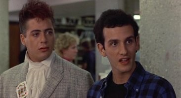 "Снова в школу" с Ронди Дэнжерфильдом. В то время была классная комедия.