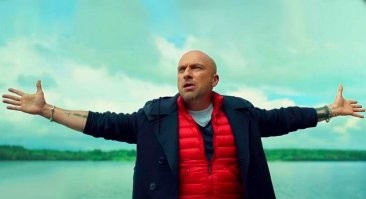 Да это не женщина с прицепом, а с прицепищем