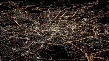 Говорят скоро в продажу поступят электрогенераторы для осознанно мастурбирующих.  Планета замерла в надежде.