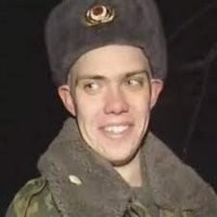 Медведь решил залезть на дерево, но очень пожалел об этом