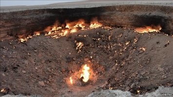 На космических снимках видно, что пожар не так уж и велик

=======================================================

Да и на обычных снимках он тоже не очень впечатляет...