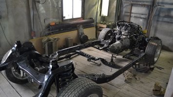 Симпатичная машинка. Может даже и крутая. Но от легендарного рамного Крауна осталось только название и шильдик.