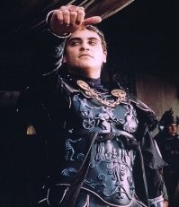 У Хоакина Феникса это Император Коммод из Гладиатора, а Джокер вообще говнофильм.