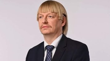 Эстонский депутат Эплер обошел Трампа как политик с самой ужасной прической.