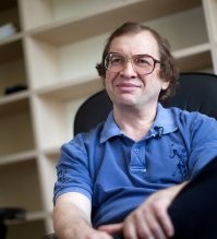 Сергей Пантелеевич Мавроди тоже не красавец был. Но до него всем этим блиновским е прочим еще далеко )