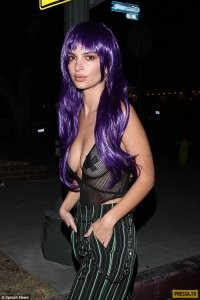 была уже дискуссия на эту тему! почему женские соски запрещены, а мужские нет?! неравноправие, дело же в груди как оказалось!