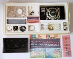 "Острое ощущение, что на мне тестируют очередной ChatGPT. Слова собеседника кажутся логичными, до тех пор пока не начнешь задумываться. "
Как-то не так думаете, вероятно. Или я не так как-то думаю, чо.

"Какая еще "иностранная диковинка", если я специально сказал про ближнее зарубежье? Когда книжка из Казахстана или Украины были иногтранной диковнкой?"
Вас чет колбасит в разные стороны. То до меня докопались, что России в СССР не было, и даже РСФСР забыли, то вдруг в СССР Казахстан или Украина каким-то местом вдруг ближнее зарубежье. Вы прежде чем писать как-то мысли свои в порядок приводите, что ли... Ближнее зарубежье, простите, это советскому Хабаровску Китай, а Казахстан в составе СССР вообще-то находился. Ближнее зарубежье, лол.

"- Где школьники в 9 лет паяли радиоприемники?"
В школе на уроках труда, а также физики иногда. Были такие советские радиоприёмники, "Юность", что ли... Второй класс начальной школы. А в первом нас учили вышивать и вязать. Да, всех, мальчиков тоже. Сидели шили )))

"Дайте свою фотку в 9 лет с паятьником в руках."
Я не увлекался фотографией в те годы, да и сейчас не увлекаюсь. Паяльник у меня был, даже два. Низковольтный маленький через трансформатор и большой толстый для пайки чего погрубее (жало толстое). ДА и вообще, простите, фотоаппарат в те времена рублей под 15 стоил, не считая пленки. Велосипед новый шикарный и тот 17 на два рубля дороже. Мне купили велик. И радиоприёмник сборный, ага )) Да полно всякой всячины по электрической части можно было добыть или купить.

" - 100 страниц в час - это нифига не обычнач скорость чтения. "
Ну что вы мне рассказываете, я коз пасу. на лугу "Войну и мир" Толстого прочитал где-то за месяц. Что там необычного вообще? По вашему все остальные по складам что ли читают? )))

"- мне глубоко фиолетово в каком году для Вас "проскакивал Брэг".
Ну а я вам сообщаю, что в в 89-91 году это единственная книга была, не являющаяся дефицитной. Ну и еще Даниэла Стилл выплыла помнится, но там ничего особенного, женские мотивирующие романчики.

"Я категорически настаиваю, что читал его в мяхком периплете в 1982 году."
Одну книгу на всех студентов группы, передаваемую туда-сюда. А вовсе не массово везде распространяемую.

"ПС. Я специально оставил грамматические опечатки, чтобы посмотреть с ниами справится ChatGPT."
Не знаю чо там за жэпэтэ, но заменять русские буквы латиницей и обратно, и подправлять ошибки - ПО умело еще во времена мс-дос. 1993 год примерно.  Во времена редактора "Лексикон", "Фотон" и вот это вот всё ))
Если современные горе-программисты до такой степени ленивы и/или низкоквалифицированы, что не в состоянии эту проверку и автоисправление закодить - ну, тут уж я не знаю. В прочем, учитывая что меня уж как-то раз дергали из бригады таджиков по рытью канав и заставляли лет семь работать айтишником - видимо всё совсем (там) плохо. И да, университет я оканчивал вот вообще не по компьютерной или околокомпьютерной части.