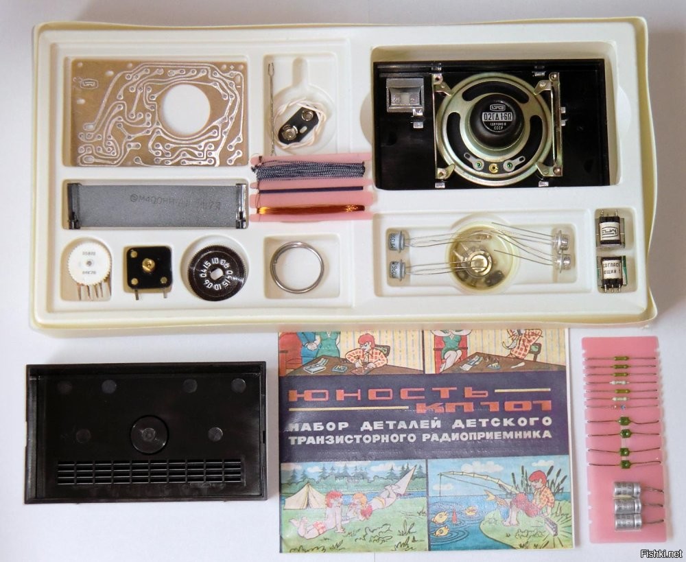 "Острое ощущение, что на мне тестируют очередной ChatGPT. Слова собеседника кажутся логичными, до тех пор пока не начнешь задумываться. "
Как-то не так думаете, вероятно. Или я не так как-то думаю, чо.

"Какая еще "иностранная диковинка", если я специально сказал про ближнее зарубежье? Когда книжка из Казахстана или Украины были иногтранной диковнкой?"
Вас чет колбасит в разные стороны. То до меня докопались, что России в СССР не было, и даже РСФСР забыли, то вдруг в СССР Казахстан или Украина каким-то местом вдруг ближнее зарубежье. Вы прежде чем писать как-то мысли свои в порядок приводите, что ли... Ближнее зарубежье, простите, это советскому Хабаровску Китай, а Казахстан в составе СССР вообще-то находился. Ближнее зарубежье, лол.

"- Где школьники в 9 лет паяли радиоприемники?"
В школе на уроках труда, а также физики иногда. Были такие советские радиоприёмники, "Юность", что ли... Второй класс начальной школы. А в первом нас учили вышивать и вязать. Да, всех, мальчиков тоже. Сидели шили )))

"Дайте свою фотку в 9 лет с паятьником в руках."
Я не увлекался фотографией в те годы, да и сейчас не увлекаюсь. Паяльник у меня был, даже два. Низковольтный маленький через трансформатор и большой толстый для пайки чего погрубее (жало толстое). ДА и вообще, простите, фотоаппарат в те времена рублей под 15 стоил, не считая пленки. Велосипед новый шикарный и тот 17 на два рубля дороже. Мне купили велик. И радиоприёмник сборный, ага )) Да полно всякой всячины по электрической части можно было добыть или купить.

" - 100 страниц в час - это нифига не обычнач скорость чтения. "
Ну что вы мне рассказываете, я коз пасу. на лугу "Войну и мир" Толстого прочитал где-то за месяц. Что там необычного вообще? По вашему все остальные по складам что ли читают? )))

"- мне глубоко фиолетово в каком году для Вас "проскакивал Брэг".
Ну а я вам сообщаю, что в в 89-91 году это единственная книга была, не являющаяся дефицитной. Ну и еще Даниэла Стилл выплыла помнится, но там ничего особенного, женские мотивирующие романчики.

"Я категорически настаиваю, что читал его в мяхком периплете в 1982 году."
Одну книгу на всех студентов группы, передаваемую туда-сюда. А вовсе не массово везде распространяемую.

"ПС. Я специально оставил грамматические опечатки, чтобы посмотреть с ниами справится ChatGPT."
Не знаю чо там за жэпэтэ, но заменять русские буквы латиницей и обратно, и подправлять ошибки - ПО умело еще во времена мс-дос. 1993 год примерно.  Во времена редактора "Лексикон", "Фотон" и вот это вот всё ))
Если современные горе-программисты до такой степени ленивы и/или низкоквалифицированы, что не в состоянии эту проверку и автоисправление закодить - ну, тут уж я не знаю. В прочем, учитывая что меня уж как-то раз дергали из бригады таджиков по рытью канав и заставляли лет семь работать айтишником - видимо всё совсем (там) плохо. И да, университет я оканчивал вот вообще не по компьютерной или околокомпьютерной части.