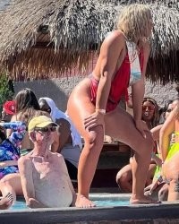 Руки на стол!