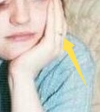 Не, фото отзеркалено.