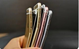 Ну да. 
Я там только кусачки или обжимку ношу. 
На работе. Ну или пассатижи, иногда. 
Но сунуть туда телефон?! 
Ага, присел и нет телефона. 

А деньги, нужно в "ксивнике" носить, как и документы. :)