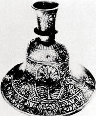 Но самое древнейшее изделие было обнаружено в 1851 году в штате Массачусетс при взрывных работах в карьере. Это серебряно-цинковая ваза с тончайшей инкрустацией серебром в виде виноградной лозы. Возраст этой вазы, судя по породам, в которых она была найдена, составляет 534 млн. лет!