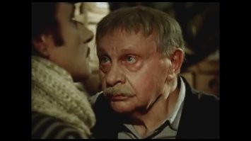 Время было неспокойное, хрензнает, что и когда может понадобиться.. 
Я вот сейчас тоже начал консервы коллекционировать, а параллельно подвал в сарае углубляю, пол забетонировать надо, а то сыровато.