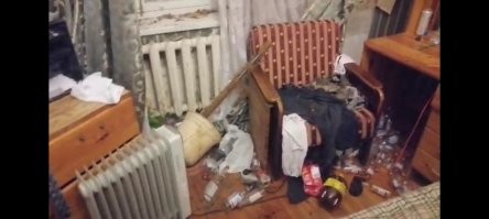 Ну песни, это меньше, что может произойти в ваше отсутствие... Я уезжал на день в город. Вернулся вечером... Было ощущение, что в квартире неделю бесновалась стая бешеных енотов.