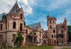 А далеко ездить не надо. Небезызвестное Муромцево, близ Владимира.   Или дом Нагорских в Кинешме. Или вот третье фото. Дом фабриканта Крестьянинова в Мстере...Как говорится - несть им числа.