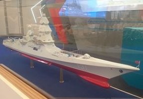 Линкор "Гангут" , водоизмещение (стандартное) 23,3 тыс тонн, длина 184,9 м, ширина 26,9 м
Проектируемый эсминец "Лидер", водоизмещение (стандартное) 17 тыс. тонн, длина 230 м, ширина 23 м.

Я это к тому, что корабли подросли немного, бгг, и "современный" линкор масштабировался бы соответствующим образом.
