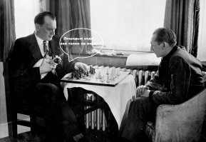 Почему чемпион Алехин, несмотря на запрет, на все игры приходил с компаньоном?