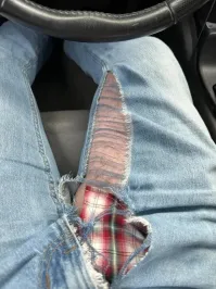 Джинсы стали модными))) ходят же в таких)