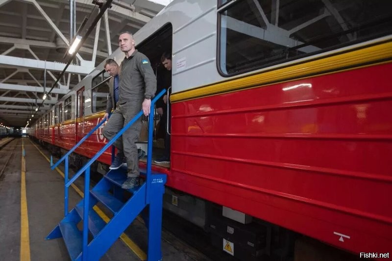 ЧЕТВЕРГ, 11 МАЯ 2023.   
Киев получил первую партию вагонов метро от Варшавы.
Кличко не даст соврать.