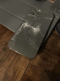 Мне в детстве подарили снегокат,я радостный выбежал с ним на улицу,грохнулся и сломал лыжу.Даже прокатиться не успел.Конечно не тоже самое,но было обидно.