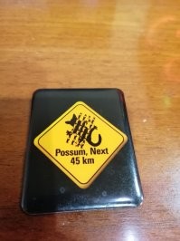 В Новой Зеландии часто видел знаки "Осторожно опоссумы! Даже магнитик себе такой купил.