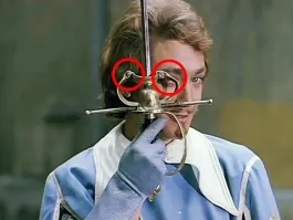 Создатели фильма сэкономили на реквизите??!! НЕ МОЖЕТ БЫТЬ!!!
Это ж две гайки м10)))