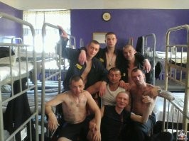 Где искать друзей, когда тебе за 30: пользователи поделились своими способами