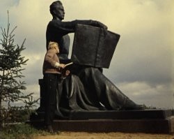 Эти люди точно знают, как правильно фотографироваться со статуями