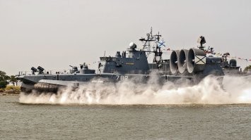 С Праздником нас!!!
служил в 1992-94 гг на этом корабле. г. Балтийск