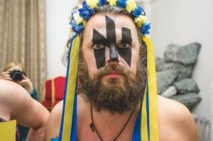 Видимо, вот для этих му.даков везли... (см. картинки)