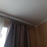 Думаем угловой шкаф и стелажи. И всё в светлых тонах. А то, комната вся, как кабинет при партсобрании))) Всё ещё из тех времён. Жёлтые обои, люстра под бронзу))) Кстати к этой стенке ещё довесок есть, от неё же))) Да и вот, люстра тоже. А карниз для штор..... м-м-м.... вообще совдеп))) А вот то, что мы примерно хотим, это коридор, уже сами, своими силами делали. По мне, гораздо приятнее.