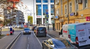 Aurus Патриарха Кирилла попал в ДТП в центре Москвы