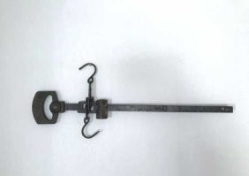 Повторять математику, а заодно и начала физики нужно тебе: независимо от типа весов - напольные, крюковые, если на них "гиря/отвес" тяжелее номинала, то для её уравновешивания нужно пропорционально увеличить массу взвешиваемого продукта.
Так что не усугубляй свою ересь, прошедший "путь к успеху".