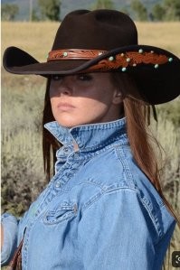 Девушкам идут шляпы, и не только ковбойские