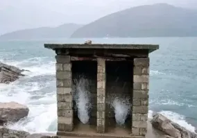 Не плюй в колодец...