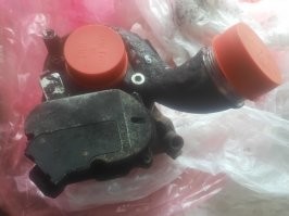 3.0 TDI, словак,брал новым.Это уже не автомобиль, а член семьи! На 250ти менял турбину и воздушные заслонки коллекторов.(только оригинал!!!) Откапиталил форсунки.(новые космос!) Уложился в 275! Поехала как новая! "Братья с Еревана", предлагали свои "услуги" по перепрошивки, вырезанию и увеличению мощности...От них бежать без оглядки! Удачи!